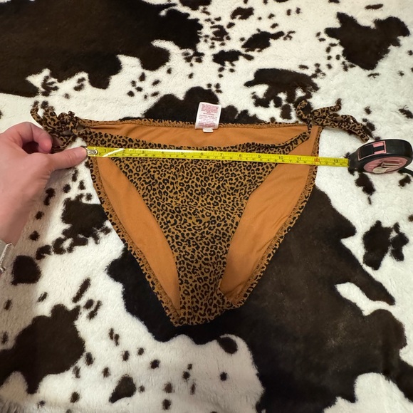 Leopard Print Bikini Bottoms - Picture 3 of 3